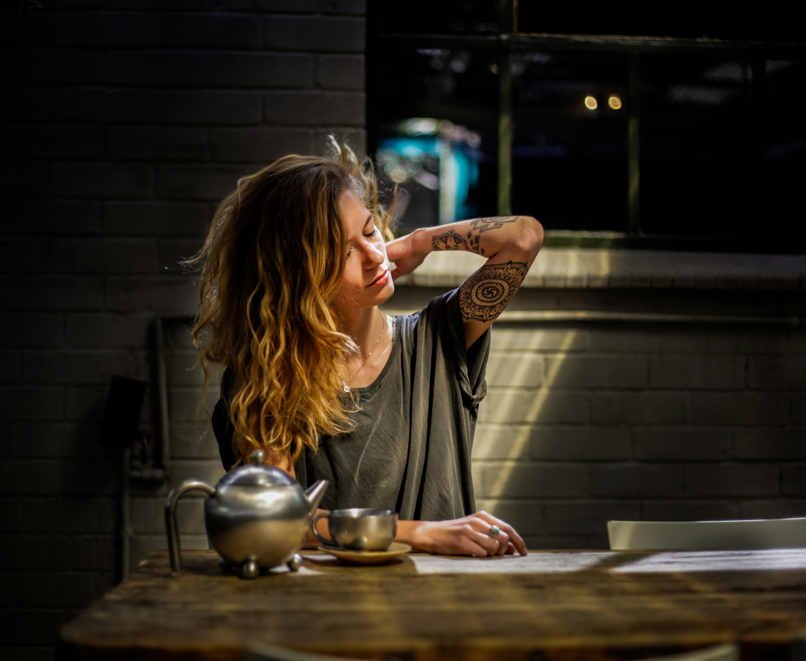 Vrouw met fysieke stressklachten